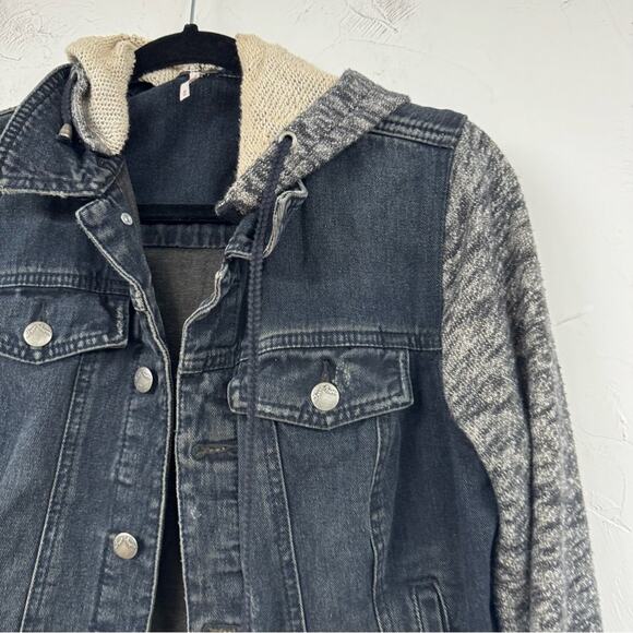 Free People Denim Hoodie Jacket With Grey Sweater Sleeve Womens Medium Jean - Picture 3 of 12